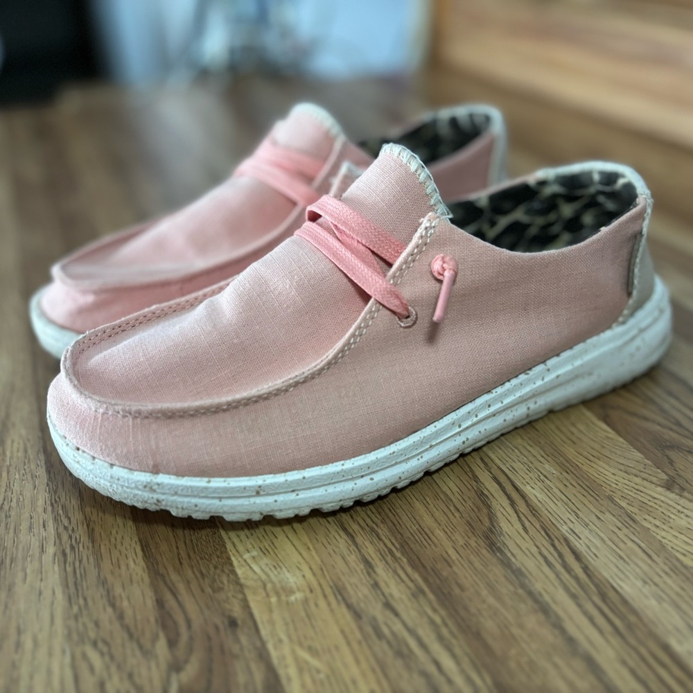 Pink Hey Dude Women’s Shoe Size 7